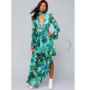 NWT bebe Printed Deep V Cold Shoulder Ruffle Sleeve Asymmetric Maxi Dress Size M